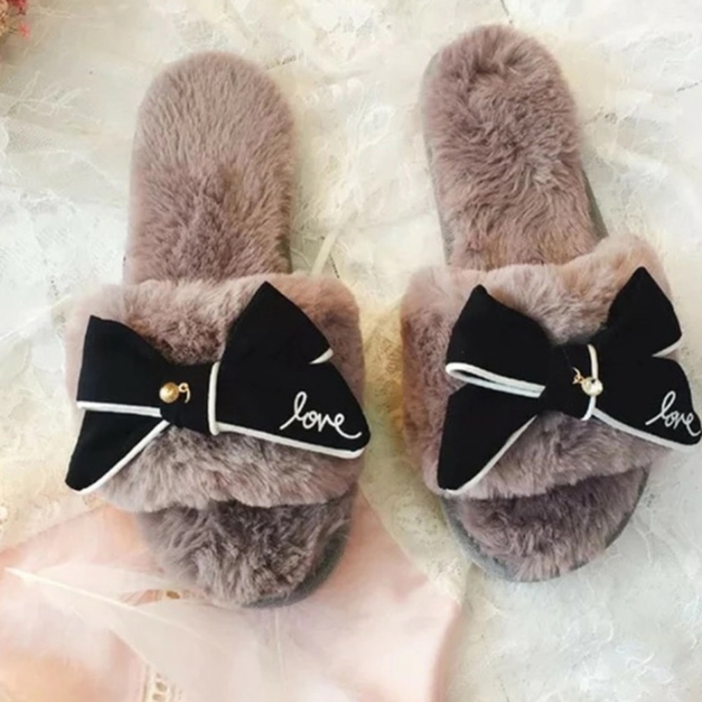 Women Gray Bow Fluffy slippers✨🥰